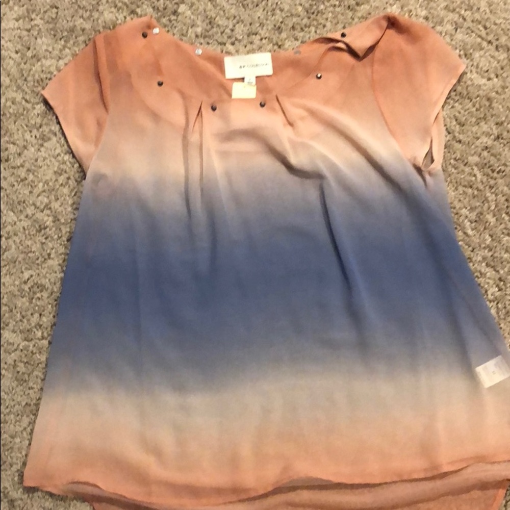 The dye hi-low short sleeve blouse